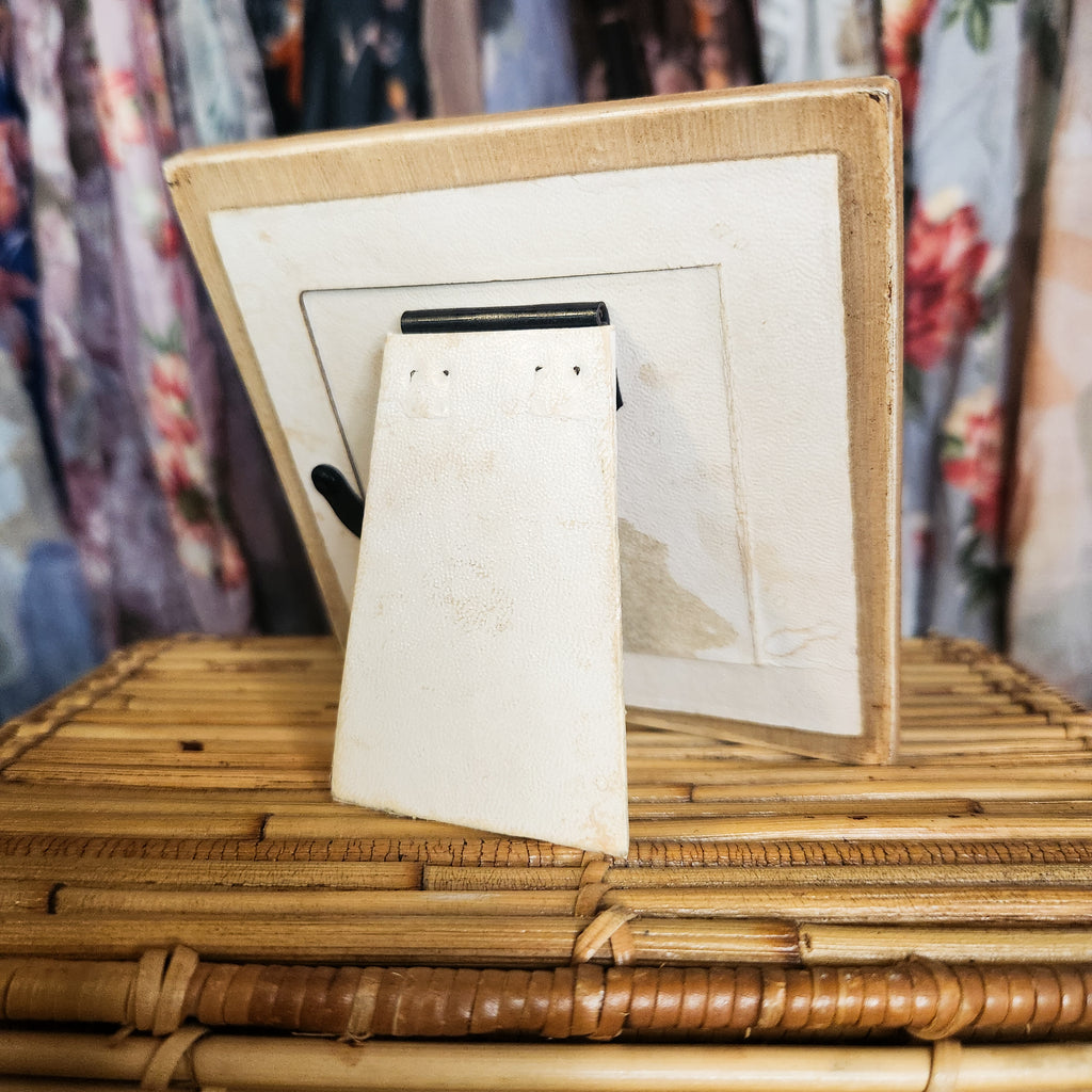 1985 Wooden Bunny Frame